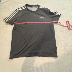 Men’s Adidas Drifit Tee in Size L